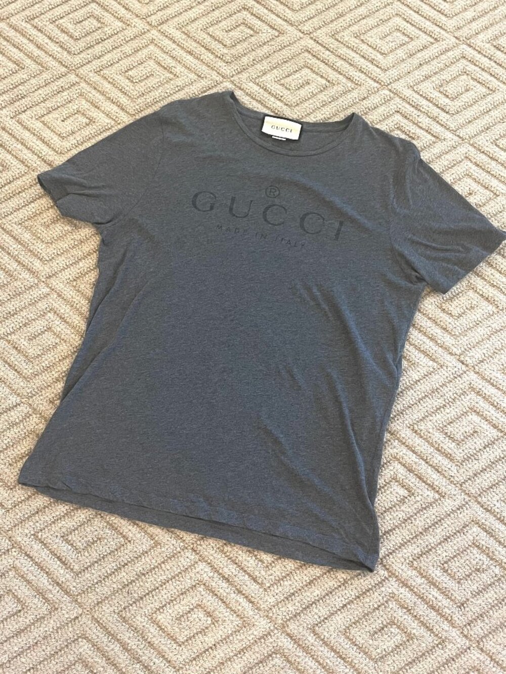 GUCCI~"GUCCI" Classic Logo Jersey T-Shirt, UNISEX - Picture 2 of 6